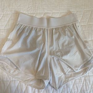 Lululemon Hotty Hot Short 4" - Poco Logo Foil White | Size 6